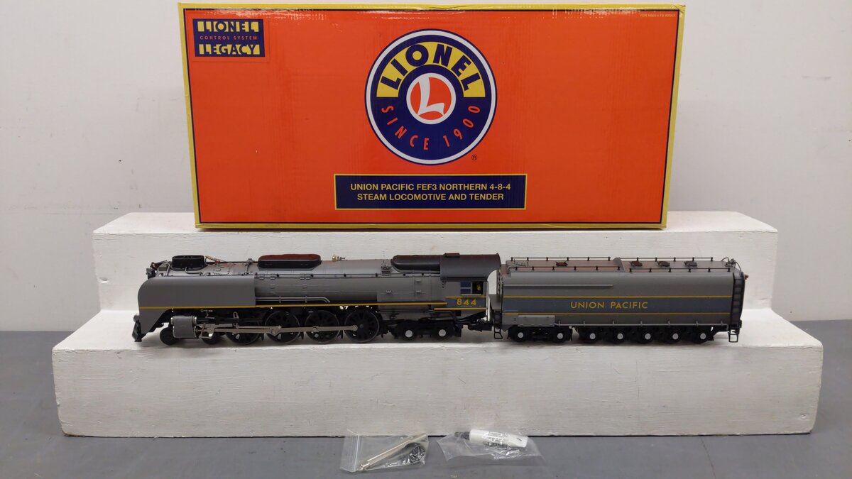 Lionel 6-11116 O UP 4-8-4 FEF3 Northern Greyhound Steam Locomotive & Tender #844 EX/Box