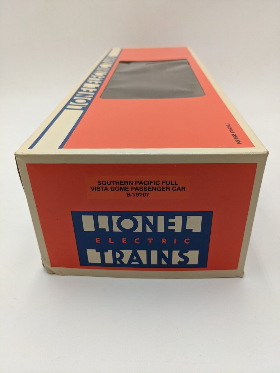 Lionel 6-19107 O Gauge Southern Pacific Daylight Full Vista Dome Passenger Car EX/Box