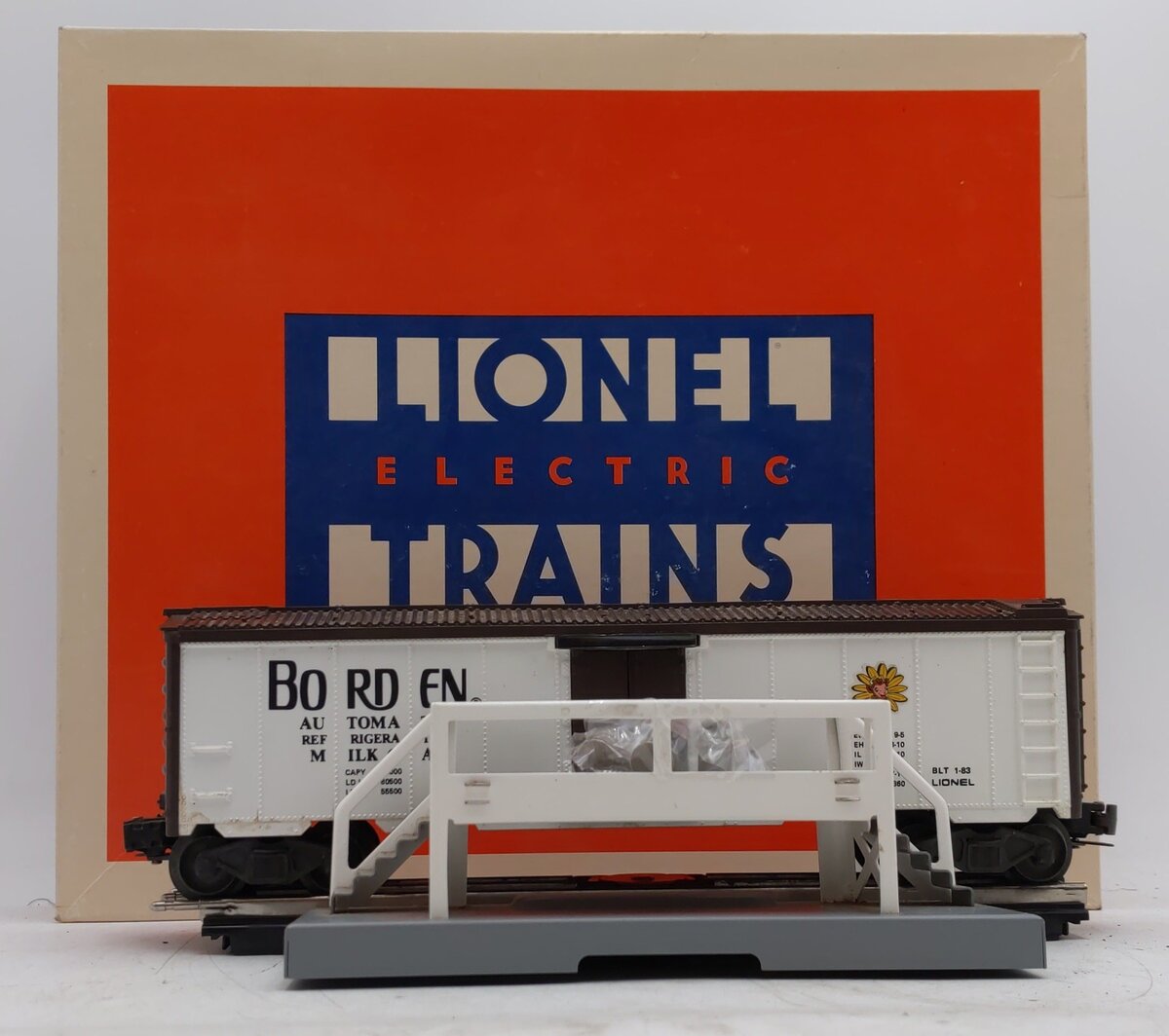 Lionel 6-9220 O Gauge Borden Operating Milk Car #9220 with Platform EX/Box