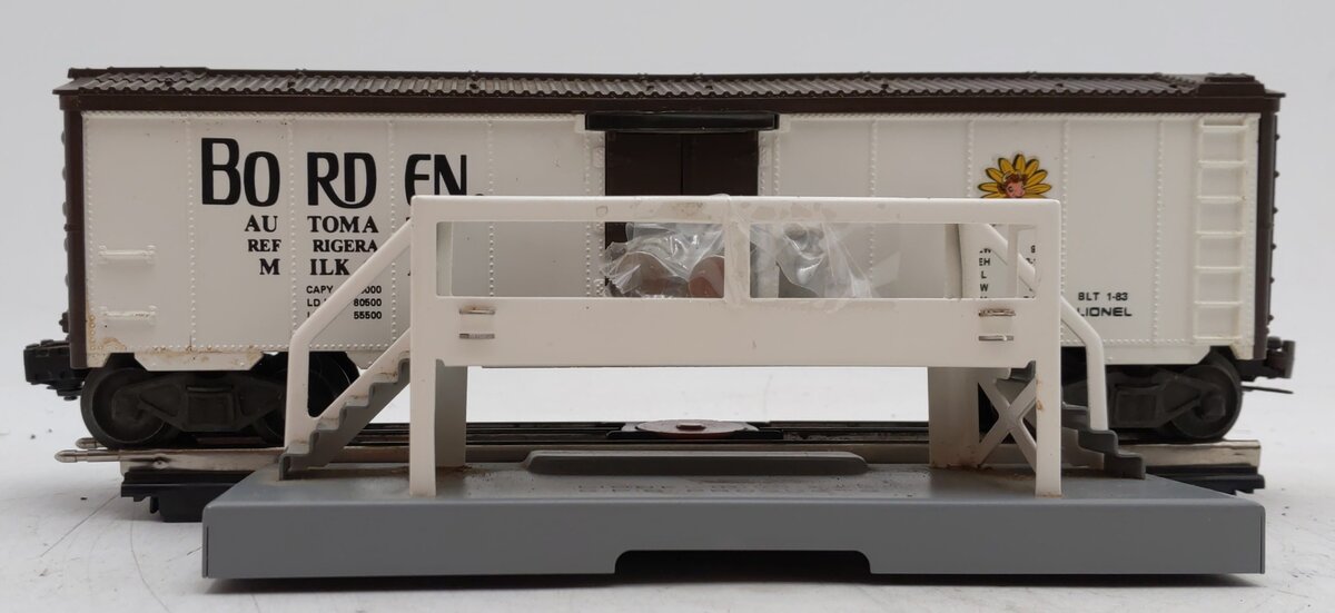 Lionel 6-9220 O Gauge Borden Operating Milk Car #9220 with Platform EX/Box