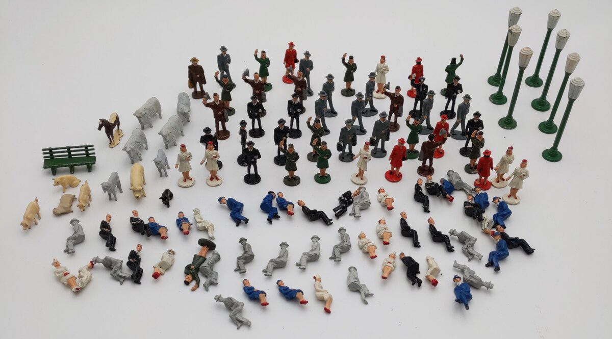 HO Scale Assorted Figures, Lamp Posts, & Benches [100+] EX
