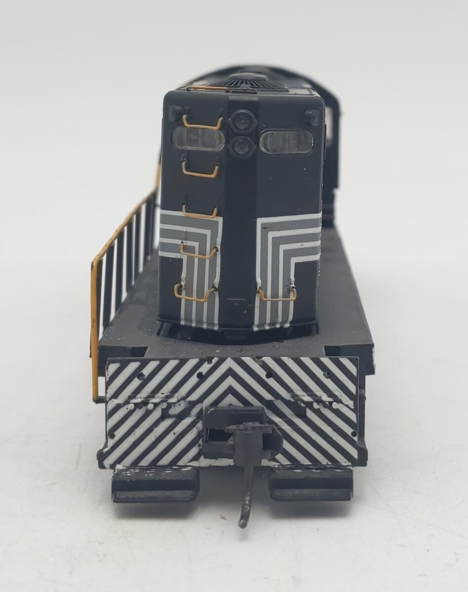 HO Scale NYC Powered Diesel Locomotive #5680 - Custom VG