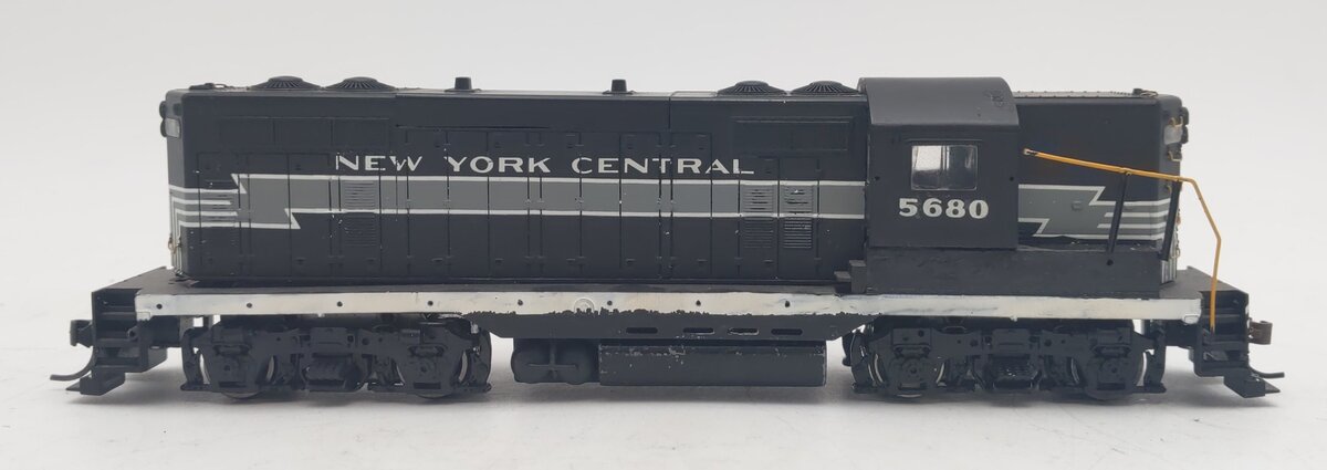 HO Scale NYC Powered Diesel Locomotive #5680 - Custom VG