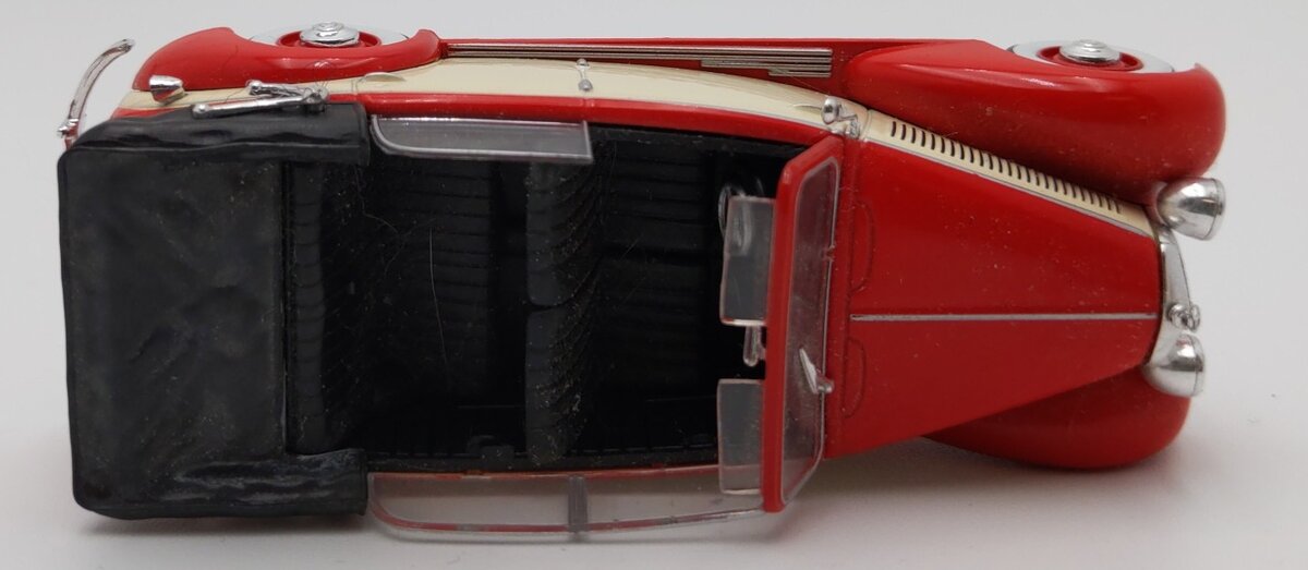 Whitebox WB224 1:43 Scale Mercedes-Benz 230 Cabriolet EX