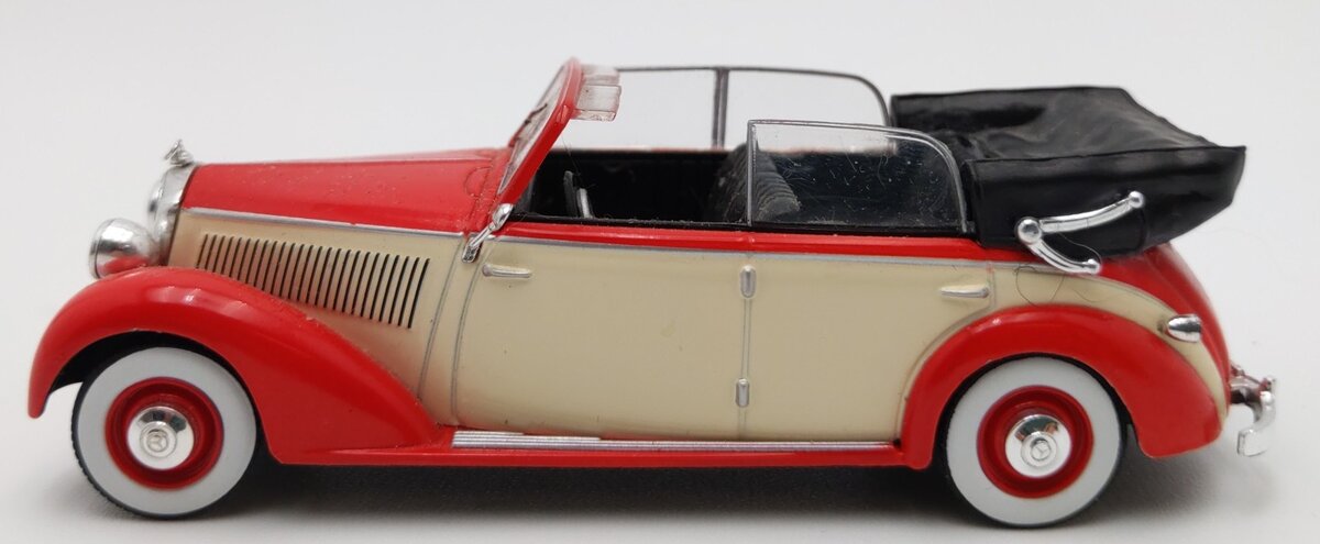 Whitebox WB224 1:43 Scale Mercedes-Benz 230 Cabriolet EX