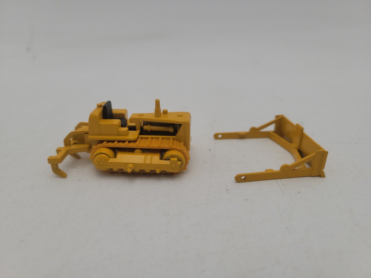 NZG 120 1:87 Scale Yellow Caterpillar D4D Dozer W/Ripper & Plow Die Cast Model EX/Box