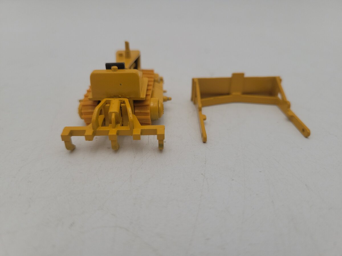 NZG 120 1:87 Scale Yellow Caterpillar D4D Dozer W/Ripper & Plow Die Cast Model EX/Box