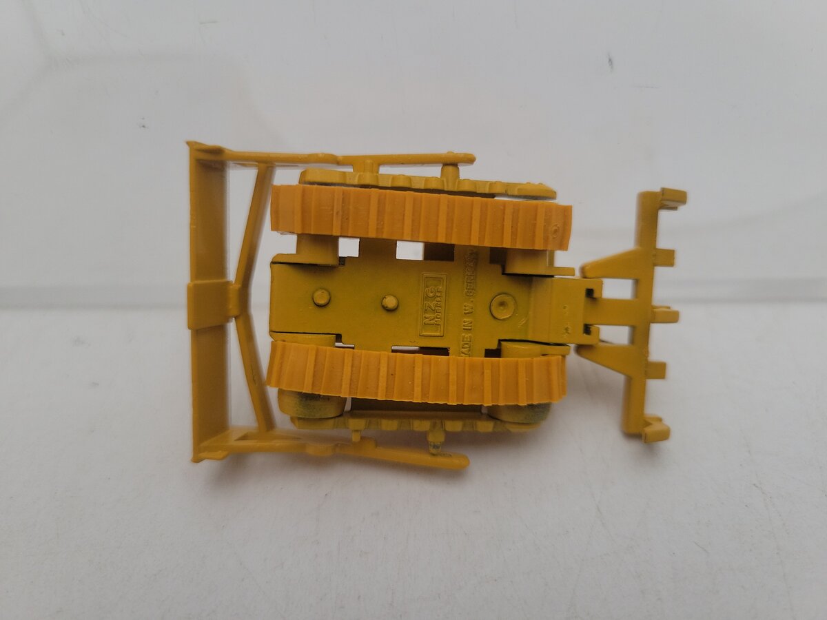 NZG 120 1:87 Scale Yellow Caterpillar D4D Dozer W/Ripper & Plow Die Cast Model EX/Box