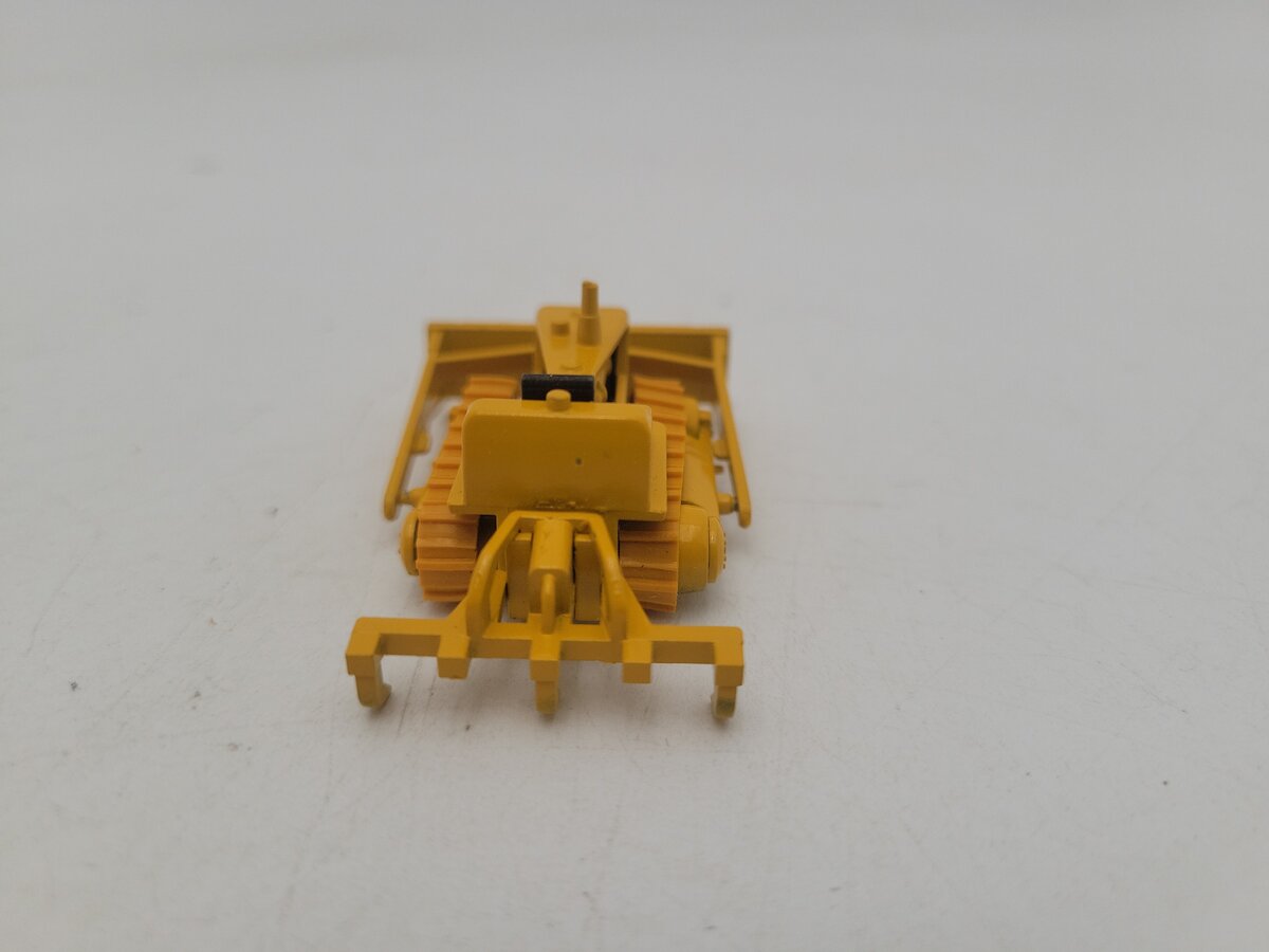 NZG 120 1:87 Scale Yellow Caterpillar D4D Dozer W/Ripper & Plow Die Cast Model EX/Box