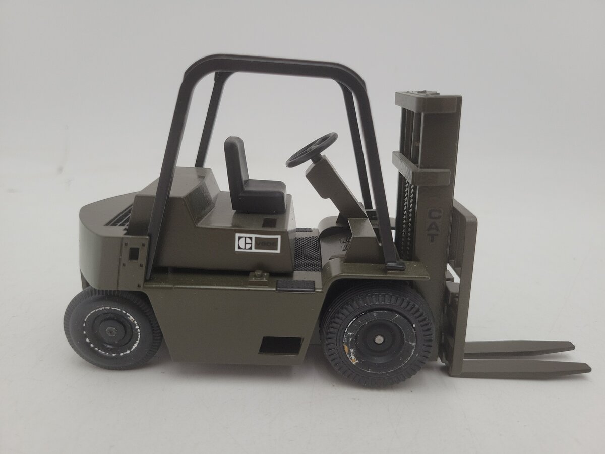 NZG 182 1:25 Scale Army Green Caterpillar V80E Fork Lift Truck Die Cast Model EX/Box