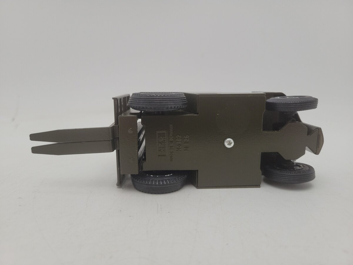 NZG 182 1:25 Scale Army Green Caterpillar V80E Fork Lift Truck Die Cast Model EX/Box