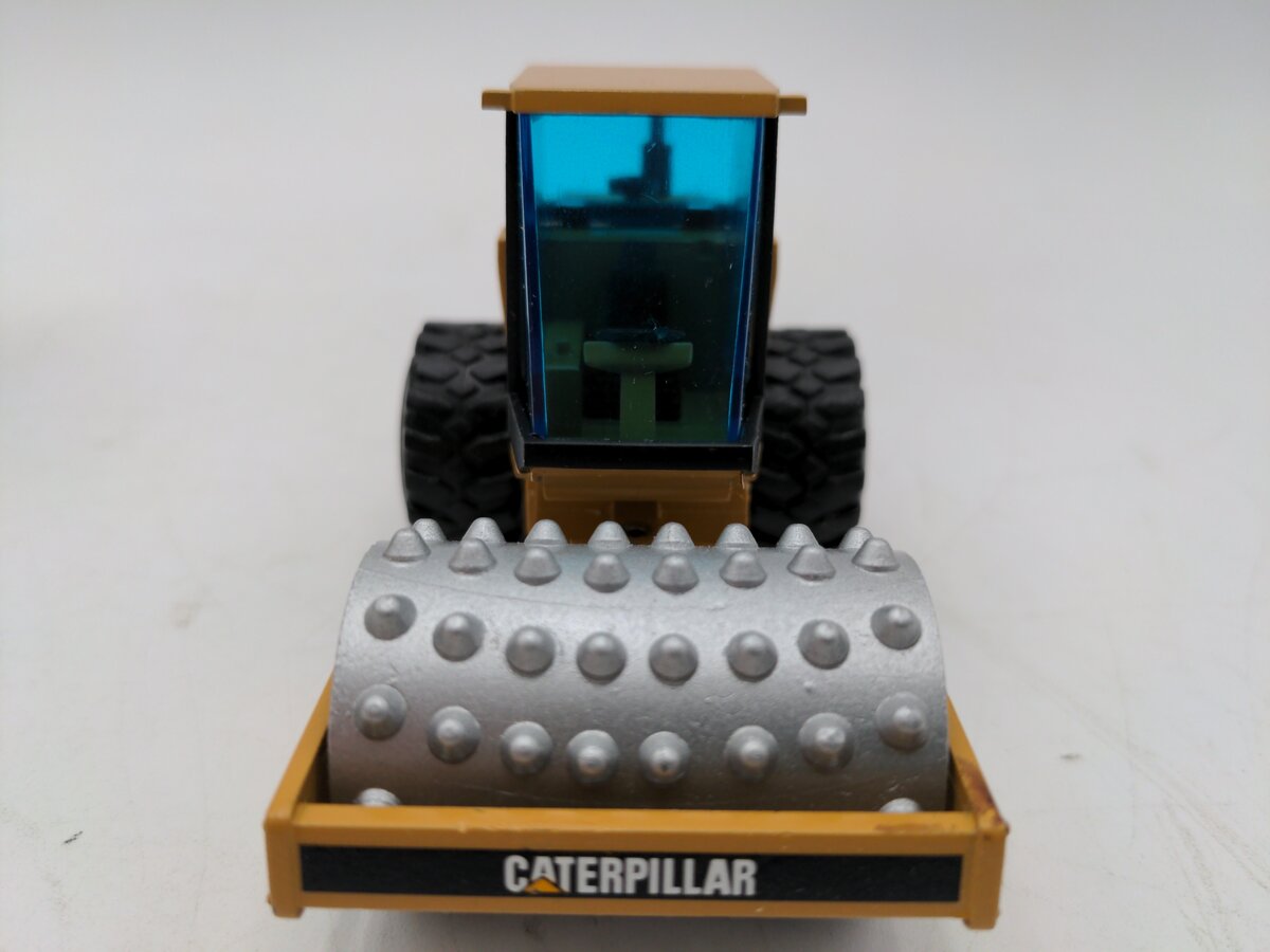 NZG 4013 1:50 Scale Diecast Cat CP-563C Vibratory Soil Compactor w/ Enclosed Cab EX/Box