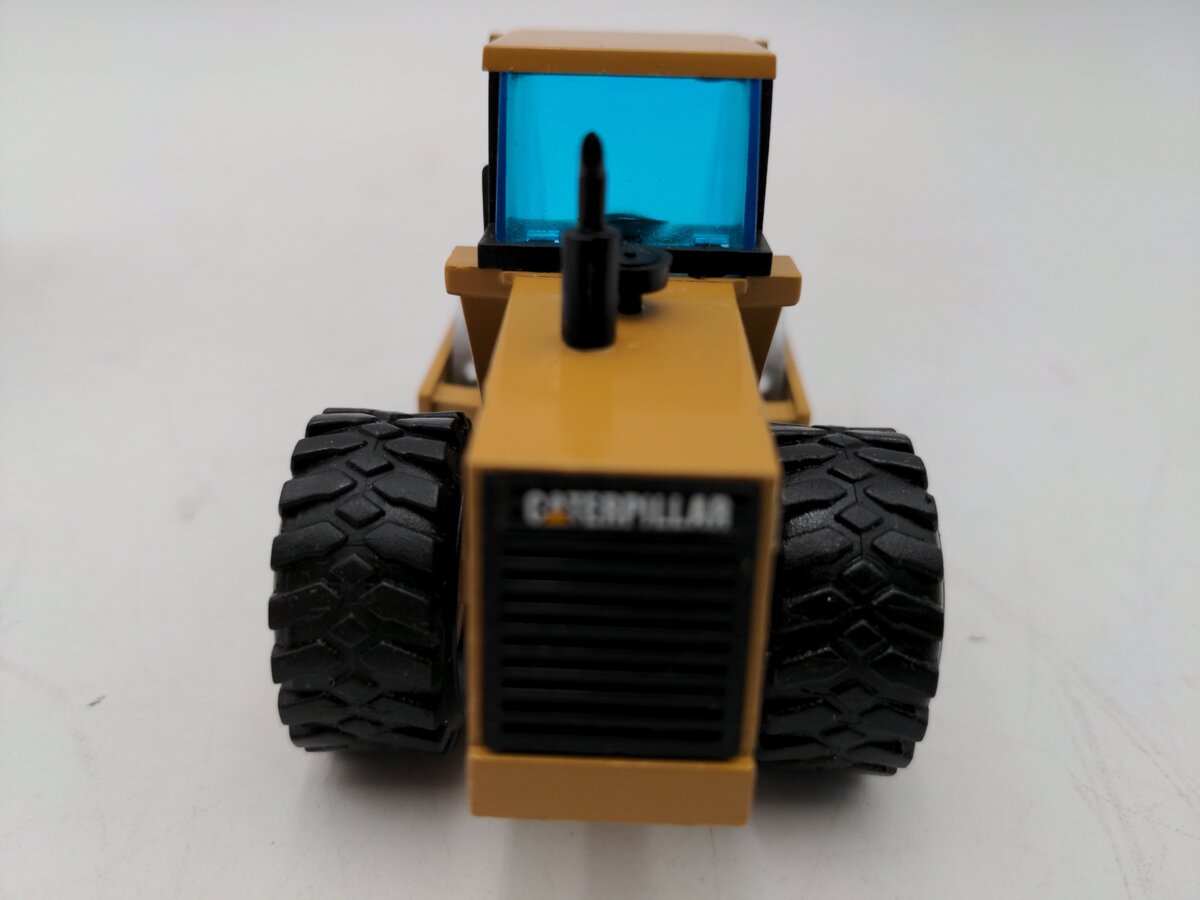 NZG 4013 1:50 Scale Diecast Cat CP-563C Vibratory Soil Compactor w/ Enclosed Cab EX/Box