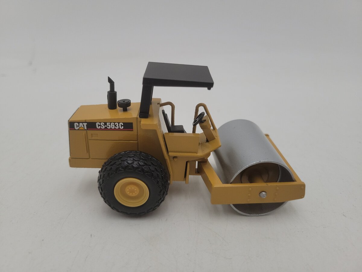 NZG 4012 1:50 Scale CS-563C Vibratory Soil Compactor W/Cab & Diamond Tread Tires EX/Box