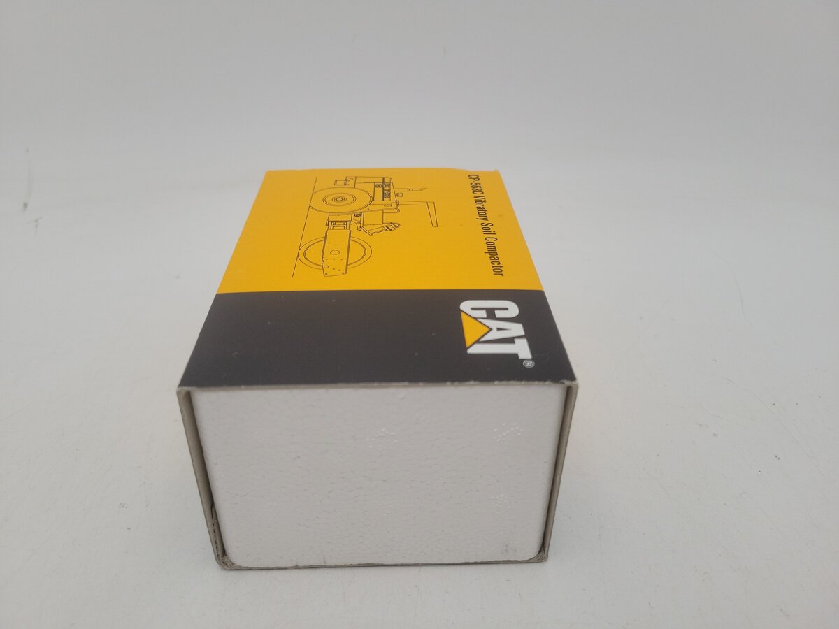 NZG 4012 1:50 Scale CS-563C Vibratory Soil Compactor W/Cab & Diamond Tread Tires EX/Box