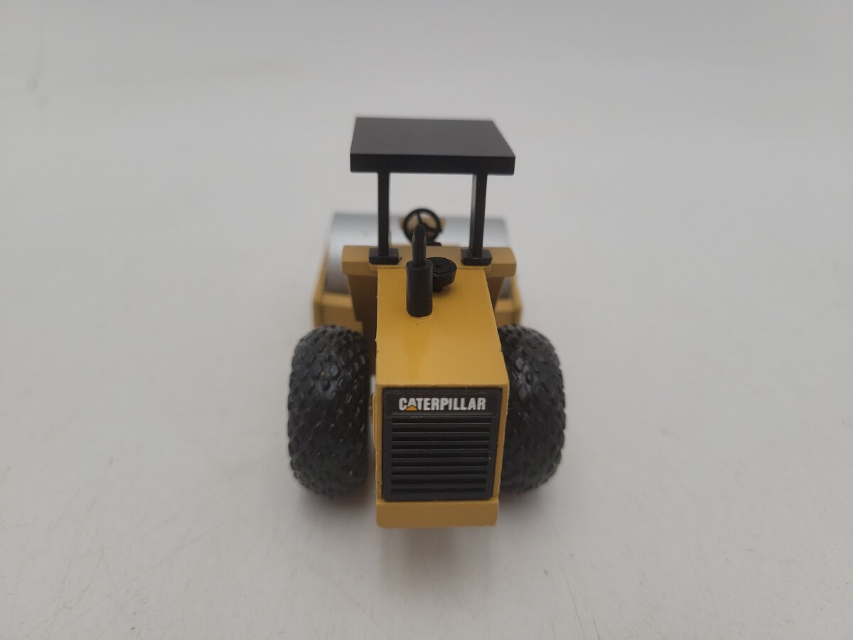 NZG 4012 1:50 Scale CS-563C Vibratory Soil Compactor W/Cab & Diamond Tread Tires EX/Box