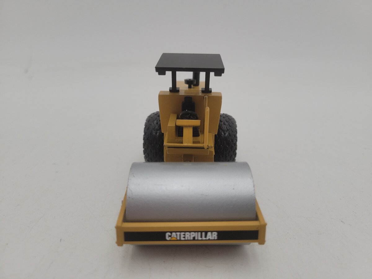 NZG 4012 1:50 Scale CS-563C Vibratory Soil Compactor W/Cab & Diamond Tread Tires EX/Box