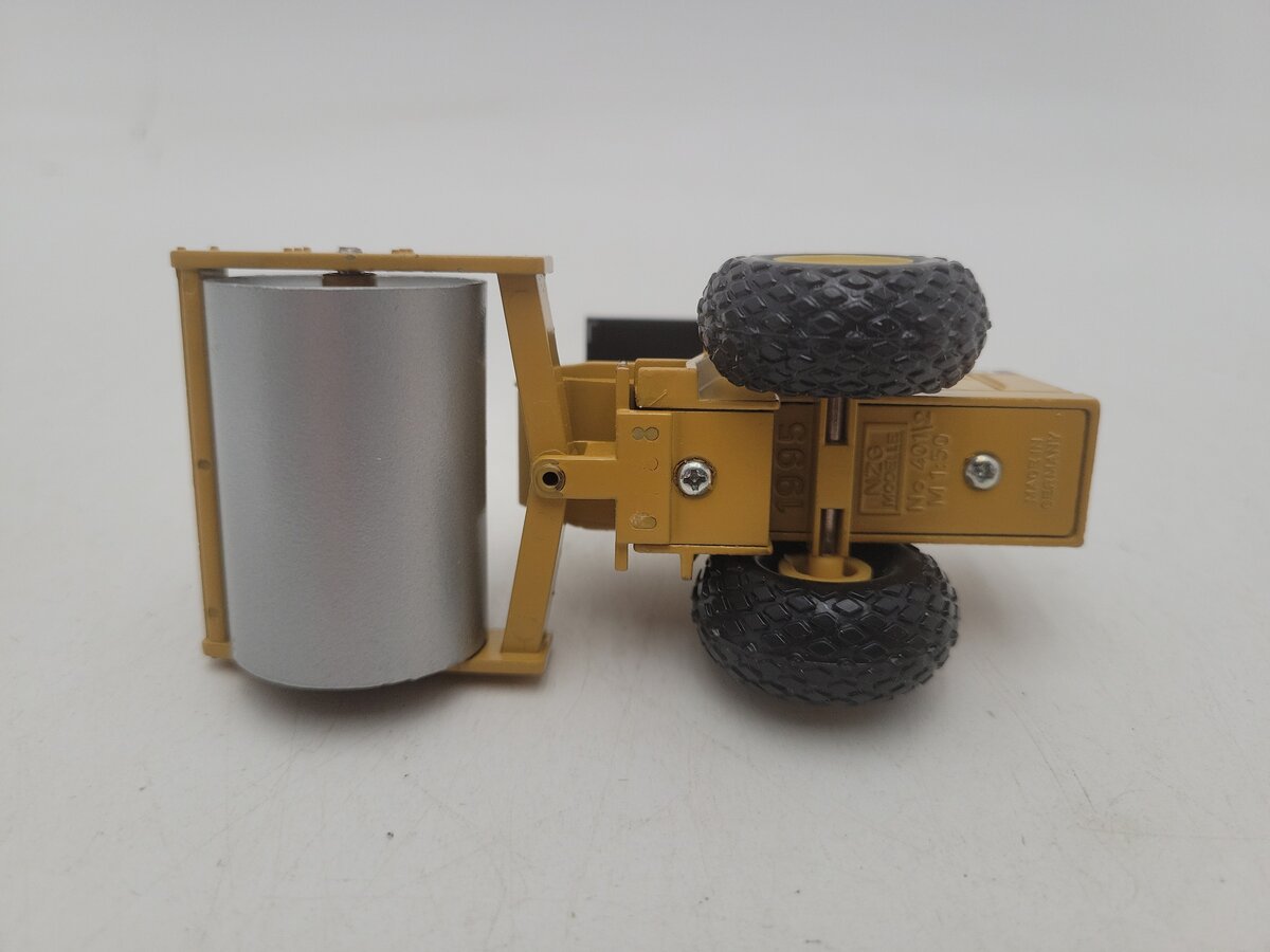 NZG 4012 1:50 Scale CS-563C Vibratory Soil Compactor W/Cab & Diamond Tread Tires EX/Box
