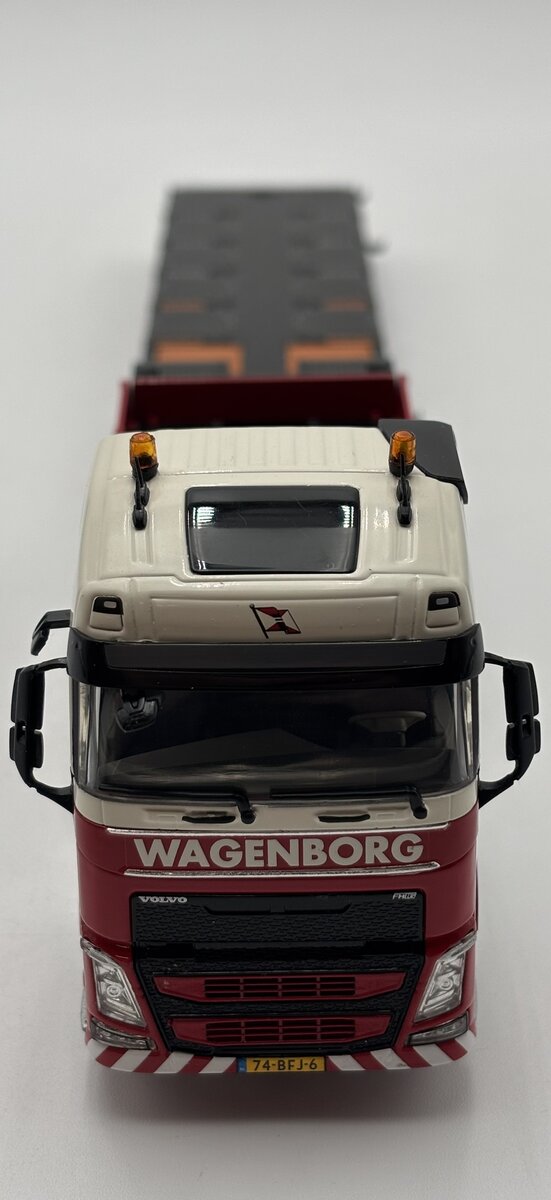 WSI 01-2015 1:50 Wagenborg - Volvo FH4 Globetrotter Tractor LN/Box