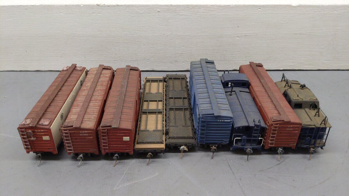 HO Scale Assorted Freight Cars: 221481, 21001, 467993, 46, 40125, 80274 [9]