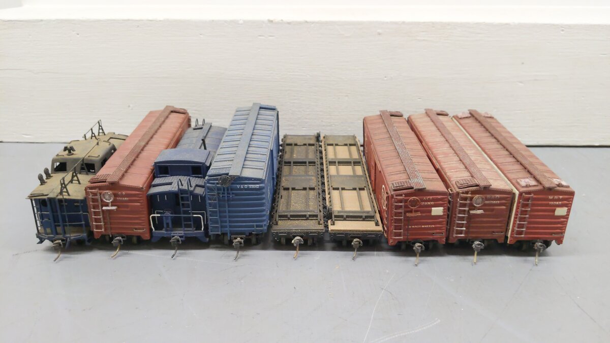 HO Scale Assorted Freight Cars: 221481, 21001, 467993, 46, 40125, 80274 [9]