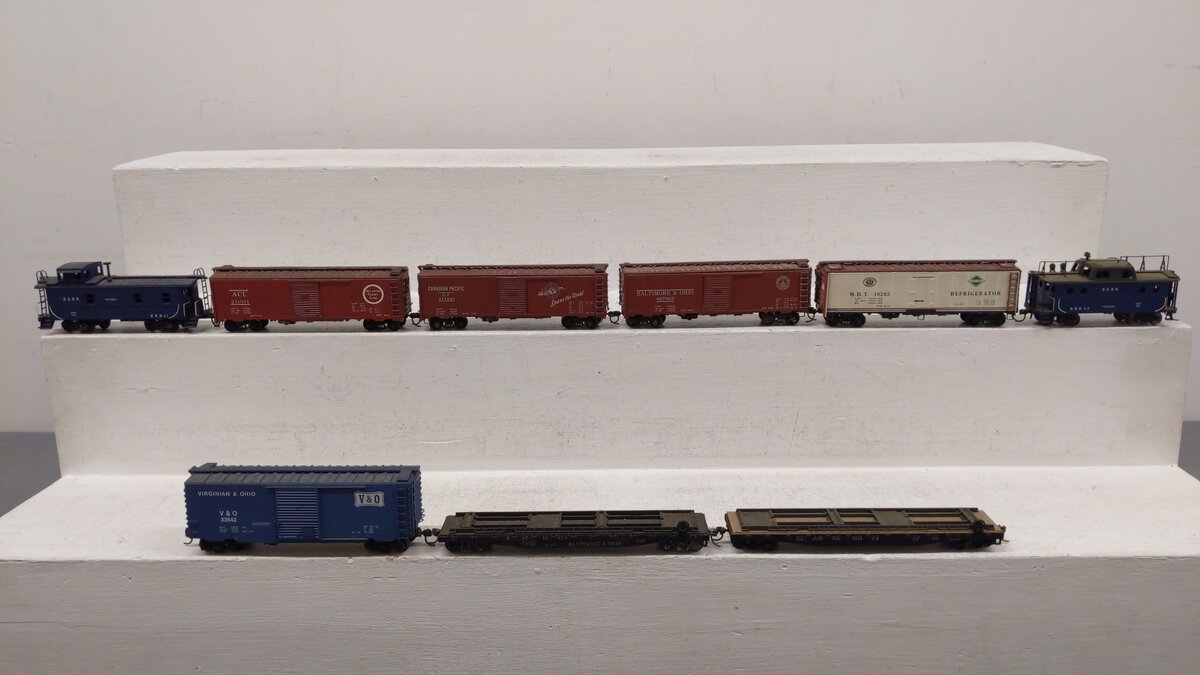 HO Scale Assorted Freight Cars: 221481, 21001, 467993, 46, 40125, 80274 [9]