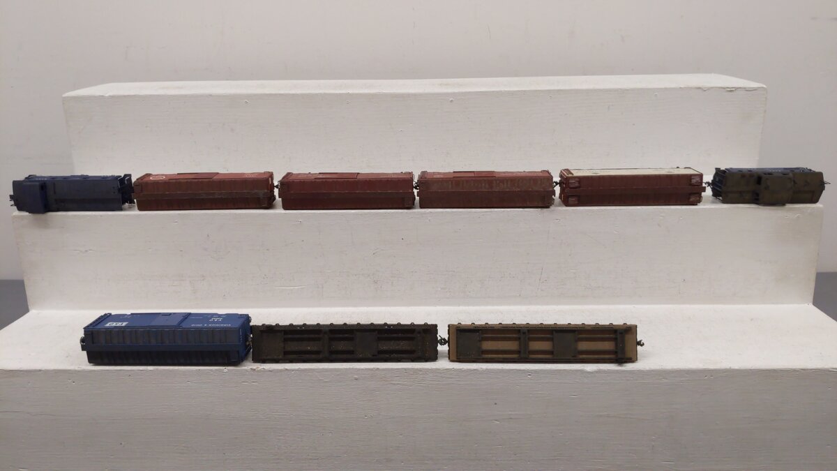 HO Scale Assorted Freight Cars: 221481, 21001, 467993, 46, 40125, 80274 [9]