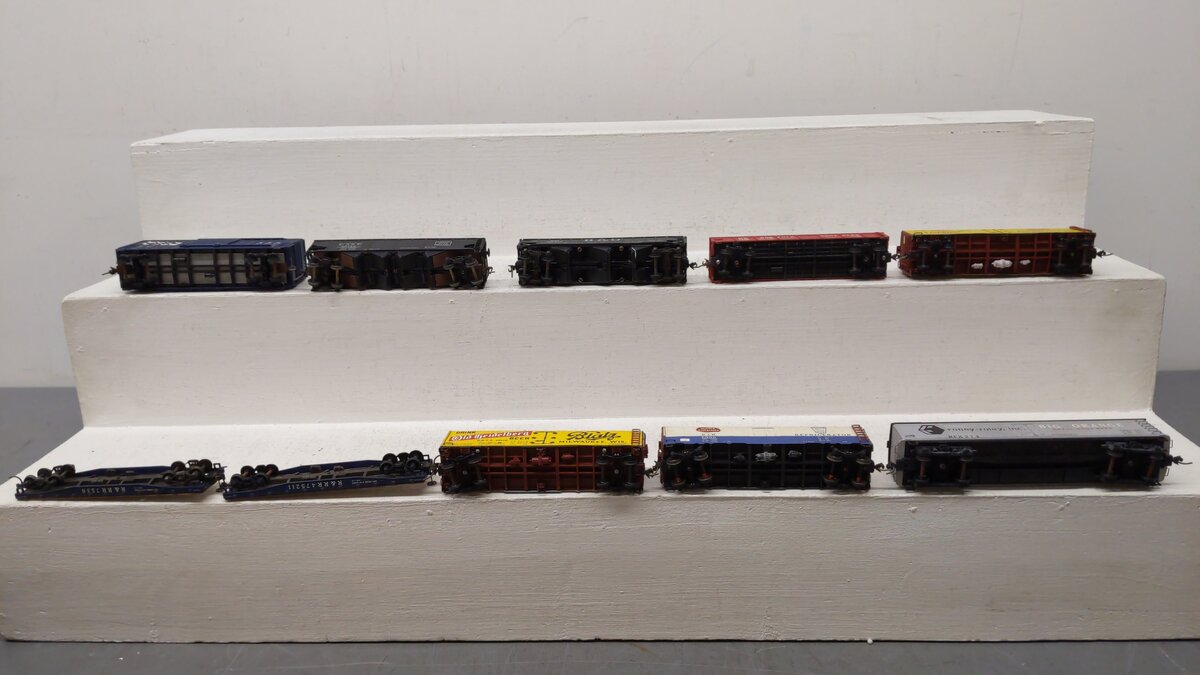 Varney & Mantua HO Scale Assorted Freight Cars: 110322, 435340, 70127, 7536 [10]
