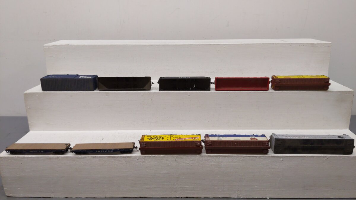 Varney & Mantua HO Scale Assorted Freight Cars: 110322, 435340, 70127, 7536 [10]