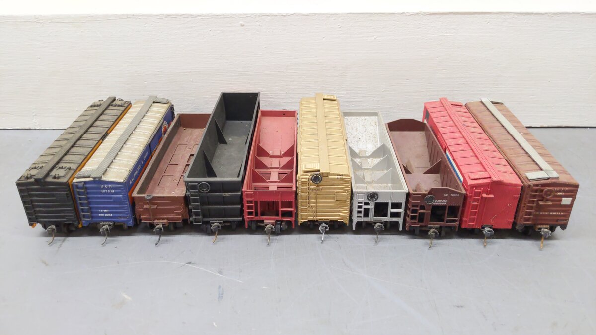 Varney & Other CUSTOM Assorted Freight Cars: 8293, 467109, 289, 1351, 61417 [10]