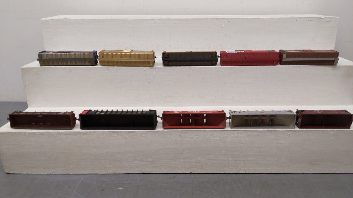 Varney & Other CUSTOM Assorted Freight Cars: 8293, 467109, 289, 1351, 61417 [10]