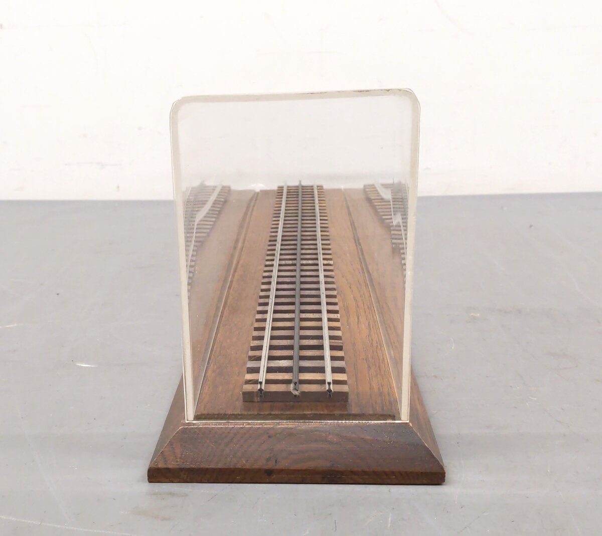 Lionel O Gauge Louisville & Nashville''s "Big Emma" 24"Display Case EX