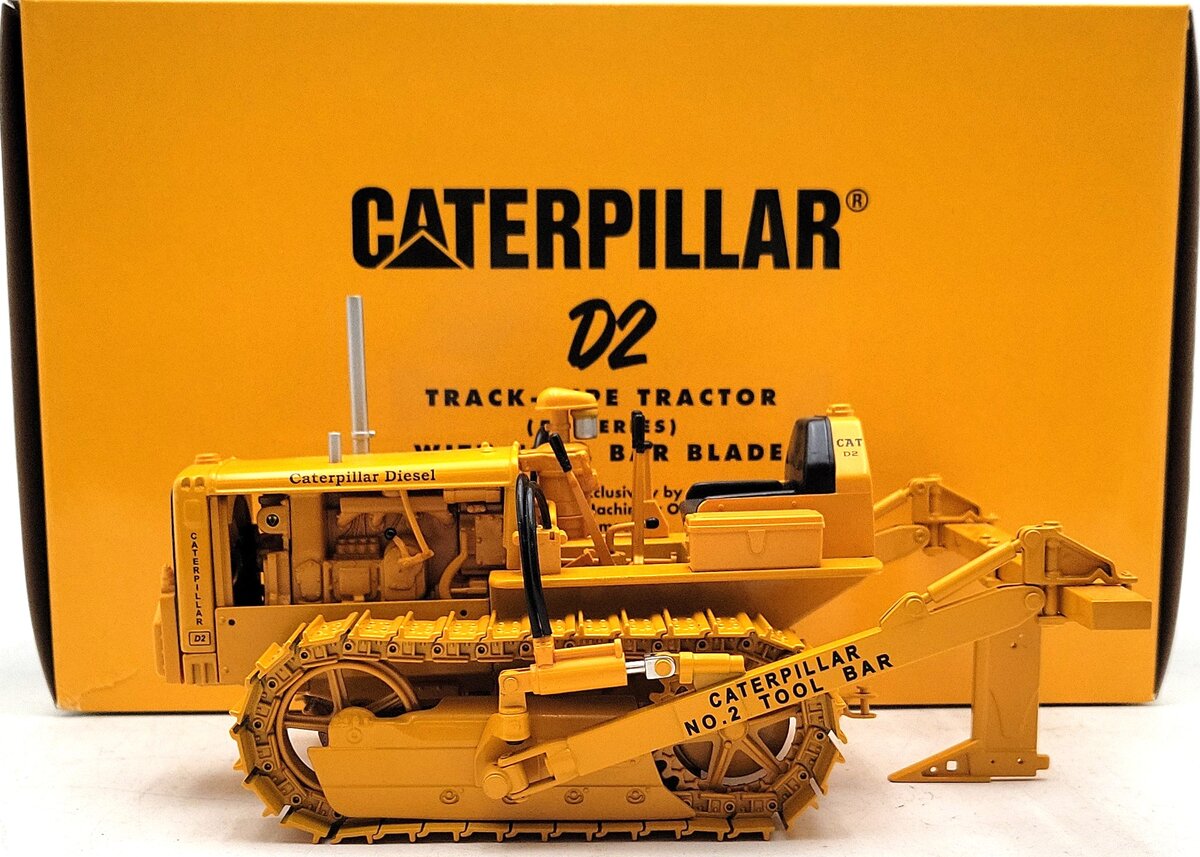 SpecCast CUST-782 1:16 Die-cast CAT D2 Track-Type Tractor w/ Tool Bar Blade EX/Box