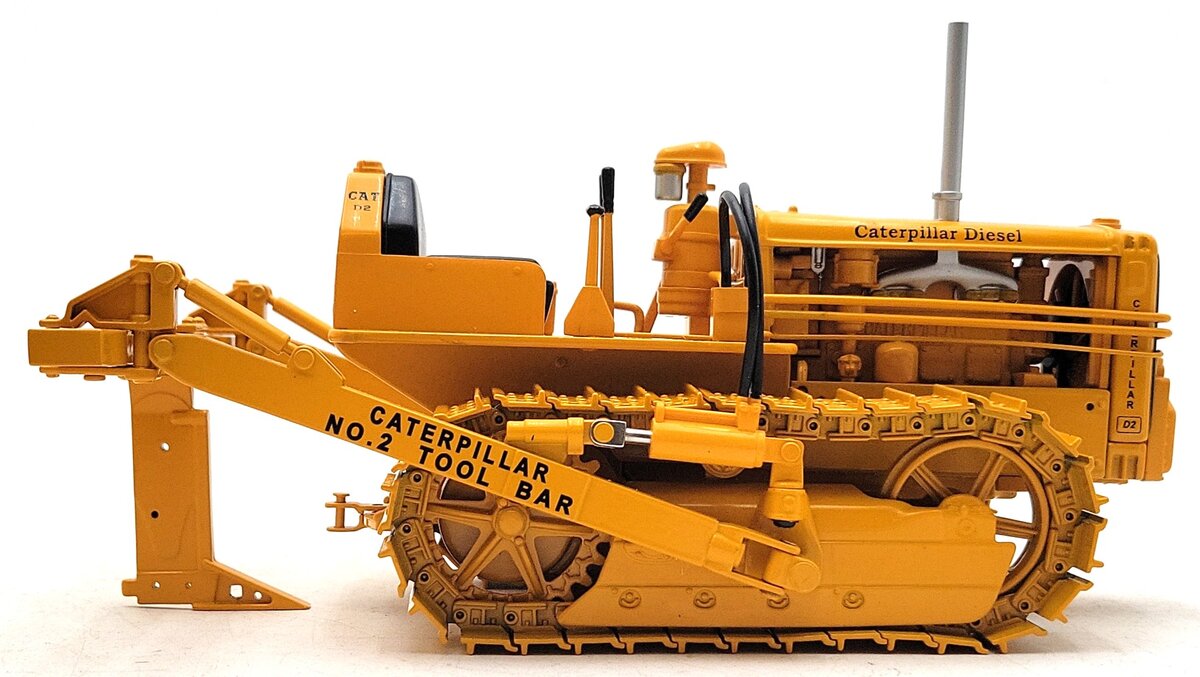 SpecCast CUST-782 1:16 Die-cast CAT D2 Track-Type Tractor w/ Tool Bar Blade EX/Box