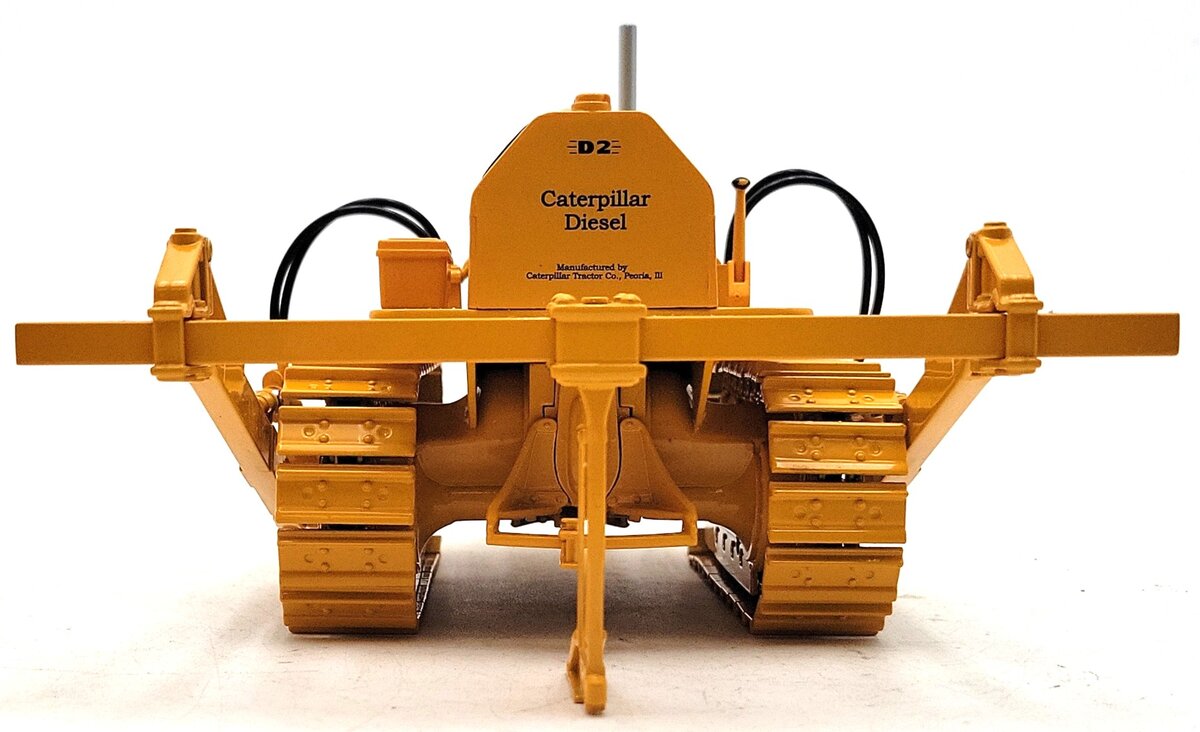 SpecCast CUST-782 1:16 Die-cast CAT D2 Track-Type Tractor w/ Tool Bar Blade EX/Box