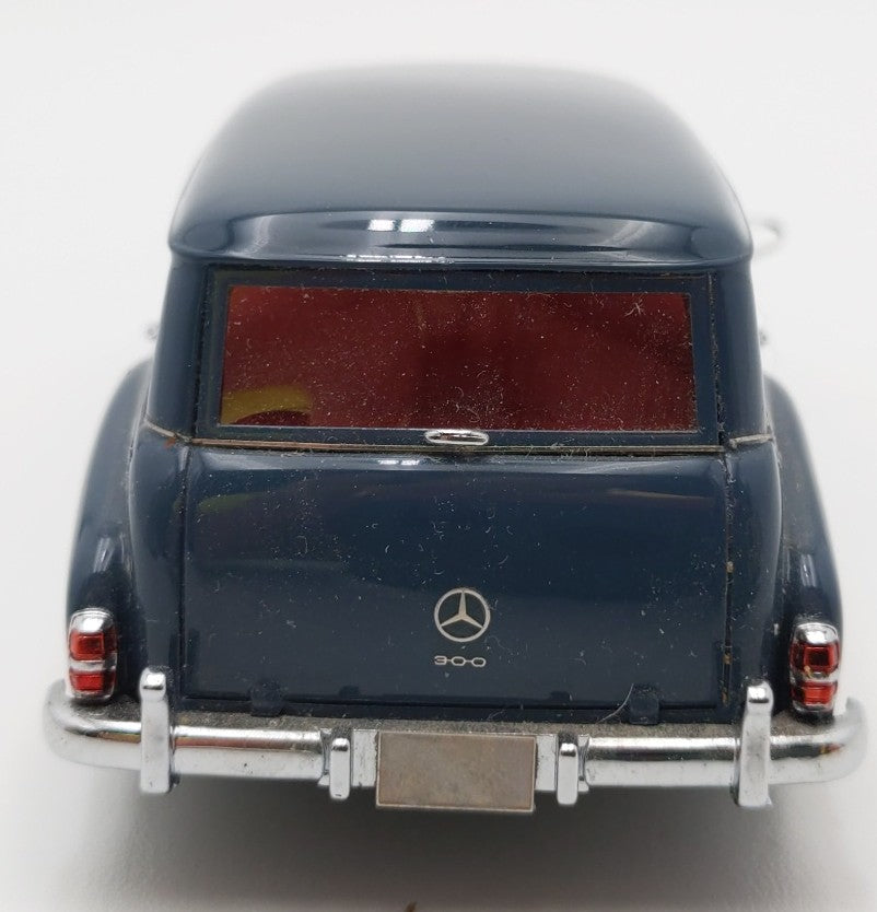 Matrix MX51302-022 1:43 Scale 1956 Mercedes-Benz 300C Station Wagon EX