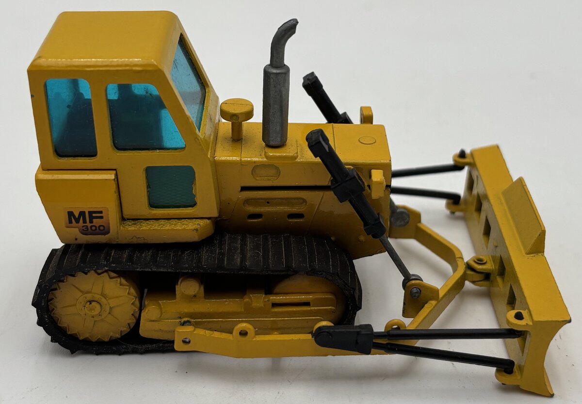 NZG 1:50 Massey Ferguson MF 300 P Crawler Loader EX/Box