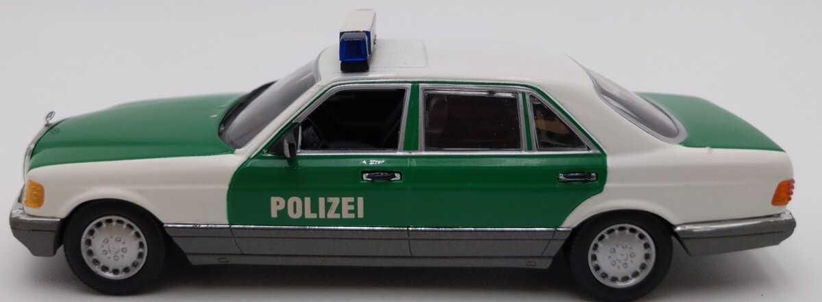 Minichamps 430 039390 1:43 Scale Mercedes-Benz 420SEL 