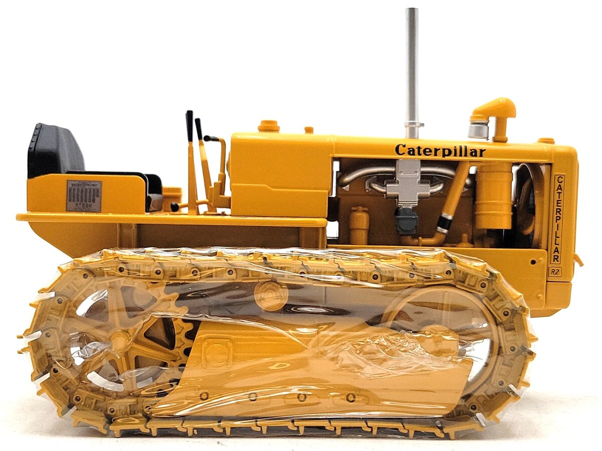 Spec-Cast CUST-1008 1:16 Caterpillar R2 Track-Type Tractor  NIB
