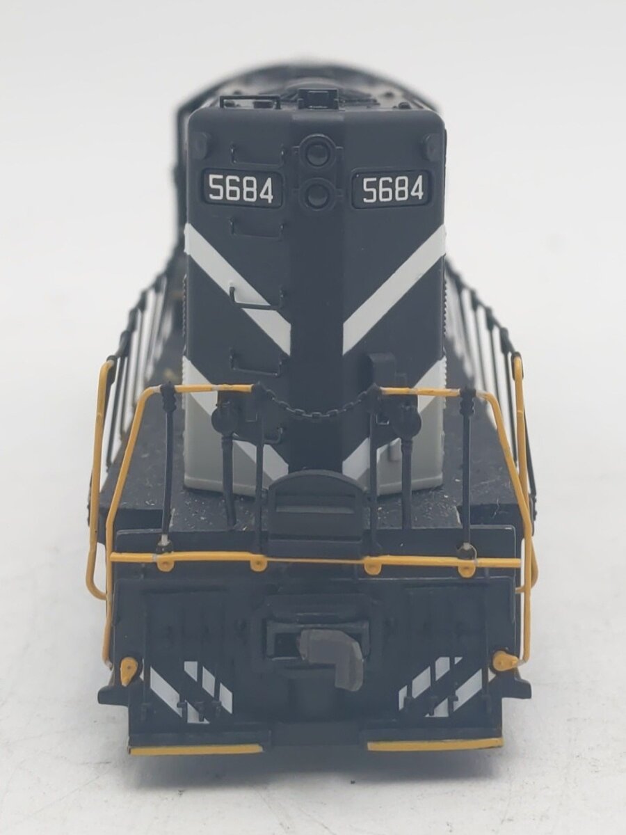 Atlas 20000229 HO New York Central System P&LE GP-7 Diesel Locomotive #5684 VG