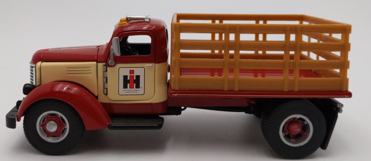 Spec Cast ZJD-1846 1:50 1948 International Harvester KB-8 Pickup EX