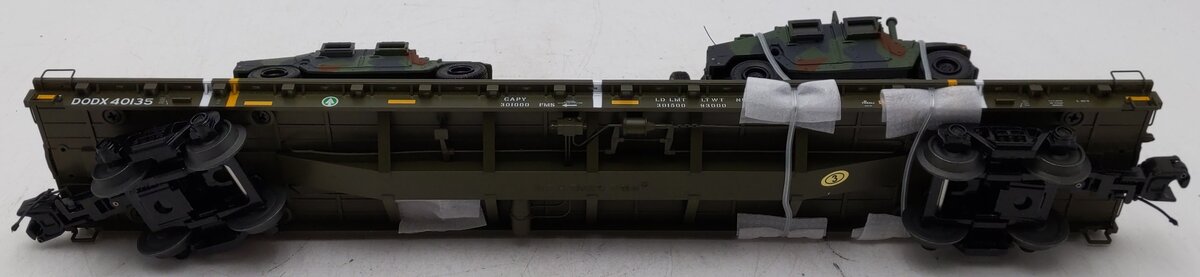 MTH 20-95461 O Gauge Department of Defense Flatcar w/ Vehicle Load VG/Box