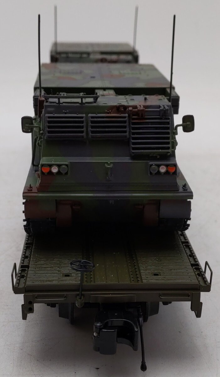 MTH 20-95468 O 60' Flatcar with 2 M270 Rocket Launcher Vehicles