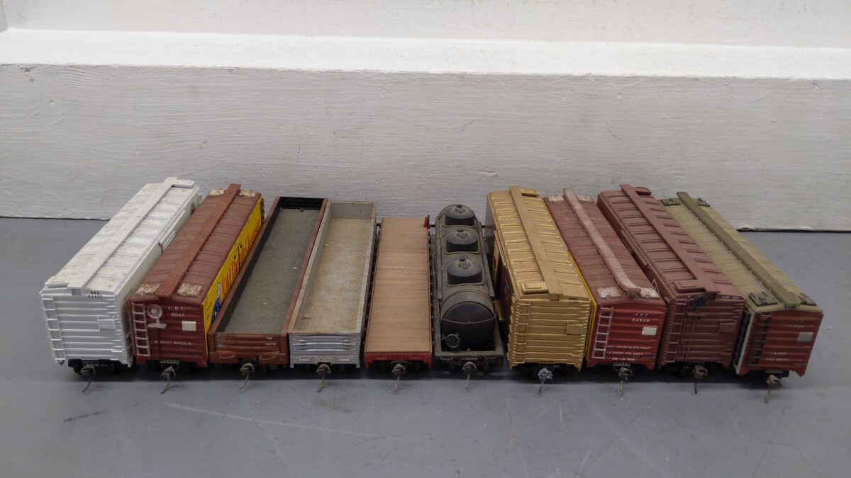 Varney, Lima & Other HO Scale Assorted Freight Cars: 24452, 22071, 342750 [10]