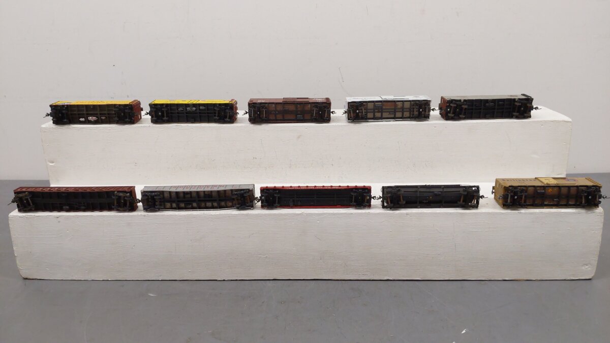 Varney, Lima & Other HO Scale Assorted Freight Cars: 24452, 22071, 342750 [10]
