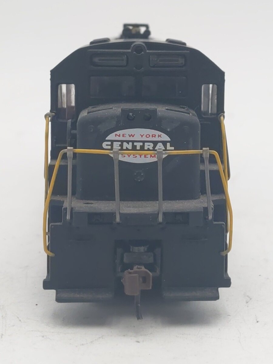 HO Scale NYC Powered Diesel Locomotive #2822 - Custom Painted