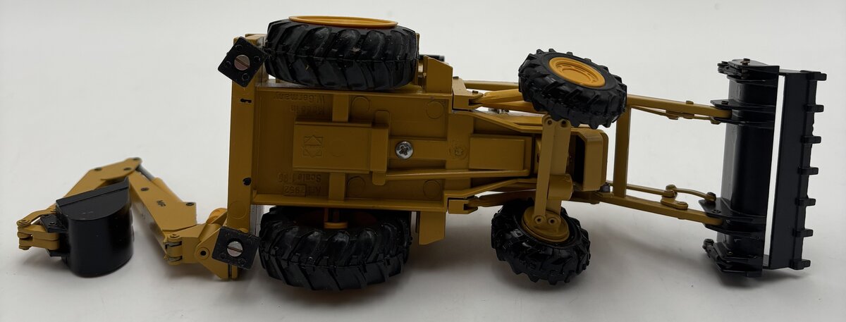 Conrad 2954 1:35 MF 50HX Backhoe S Series EX/Box