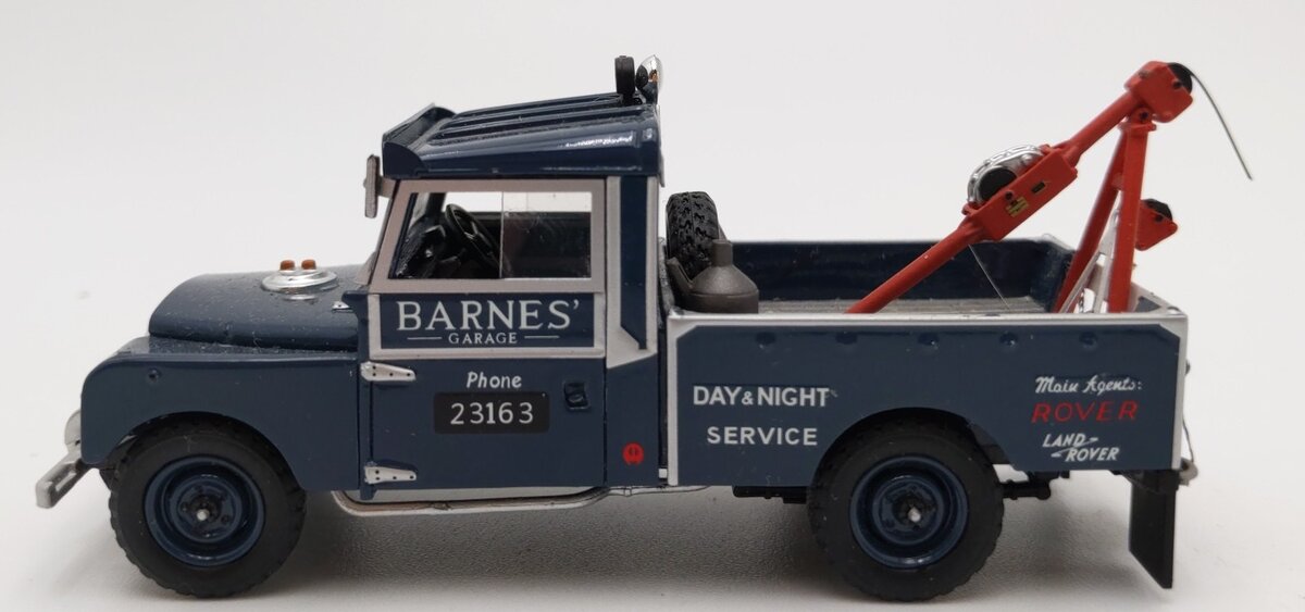 True Scale Models 154358 1:43 Die-Cast Land Rover "Barnes' Garage" Wrecker EX