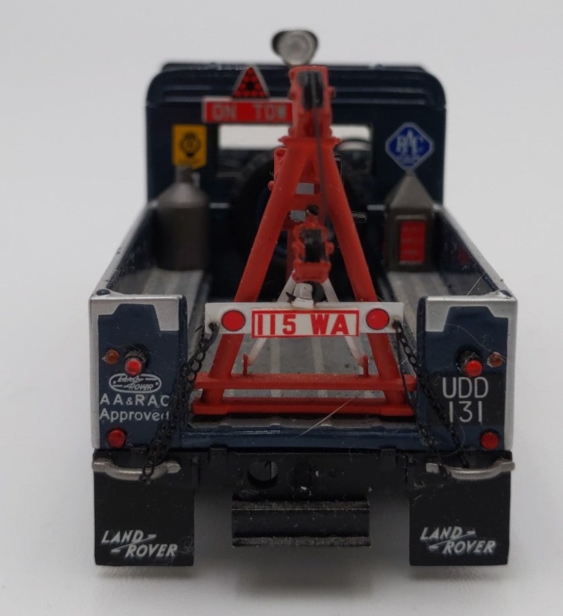True Scale Models 154358 1:43 Die-Cast Land Rover "Barnes' Garage" Wrecker EX