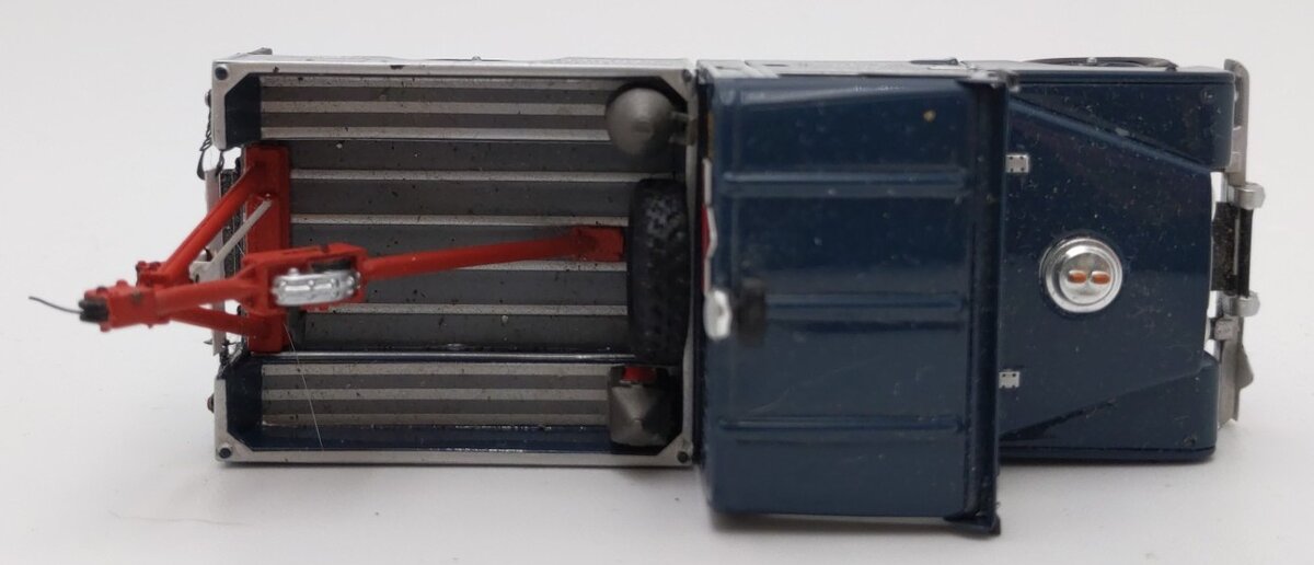 True Scale Models 154358 1:43 Die-Cast Land Rover "Barnes' Garage" Wrecker EX